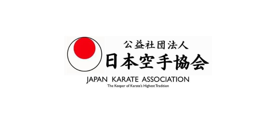 Entrenamiento de Karate en el Dojo Dragones de la Reina