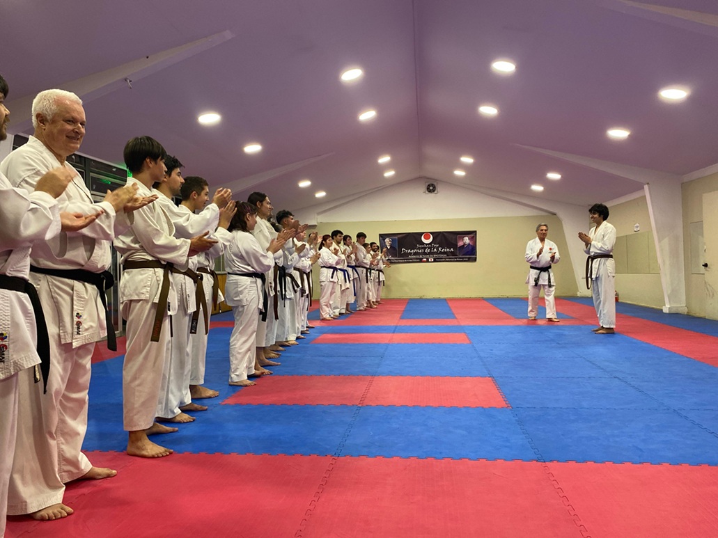 Entrenamiento de Karate en el Dojo Dragones de la Reina