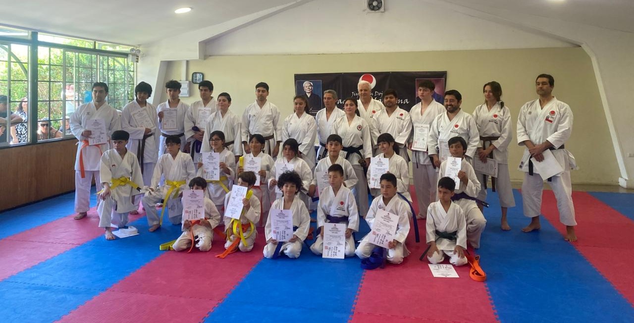 Entrenamiento de Karate en el Dojo Dragones de la Reina